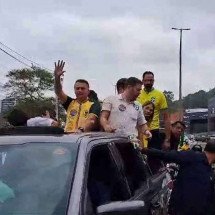 Jair Bolsonaro é recepcionado em Juiz de Fora com carreata -  Bruno Barros/EM/D.A Press