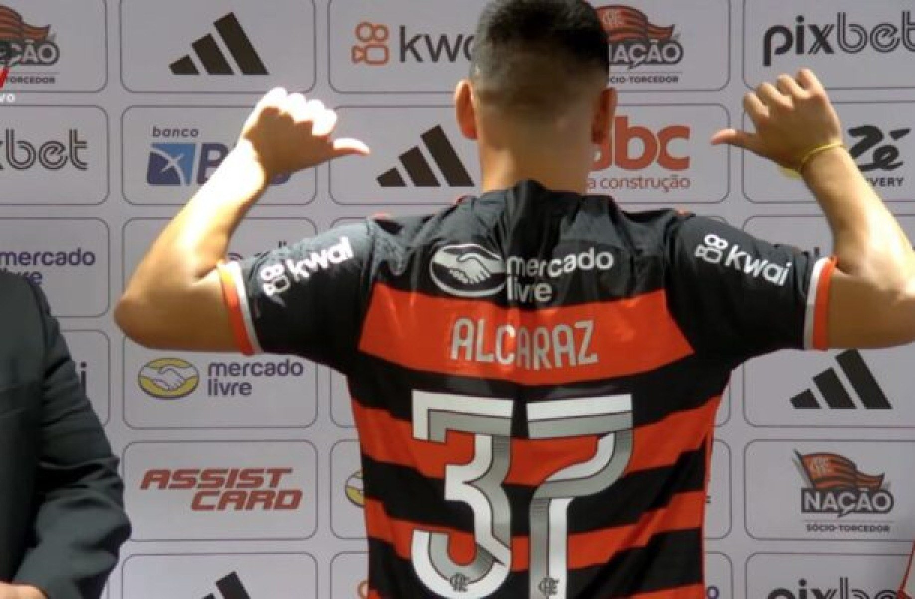 Charly classifica Flamengo como ‘o maior clube da América do Sul’ em sua apresentação