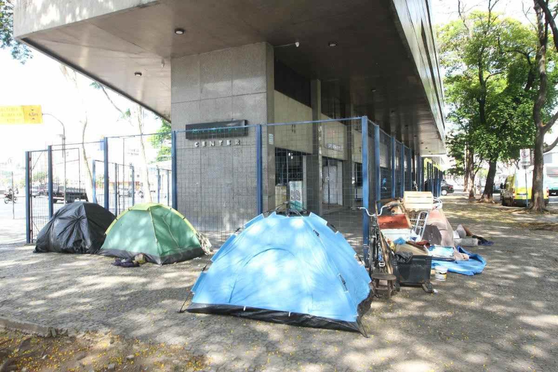 Tenda e barraca: 10,8 mil pessoas em Minas moram em domicílio improvisado