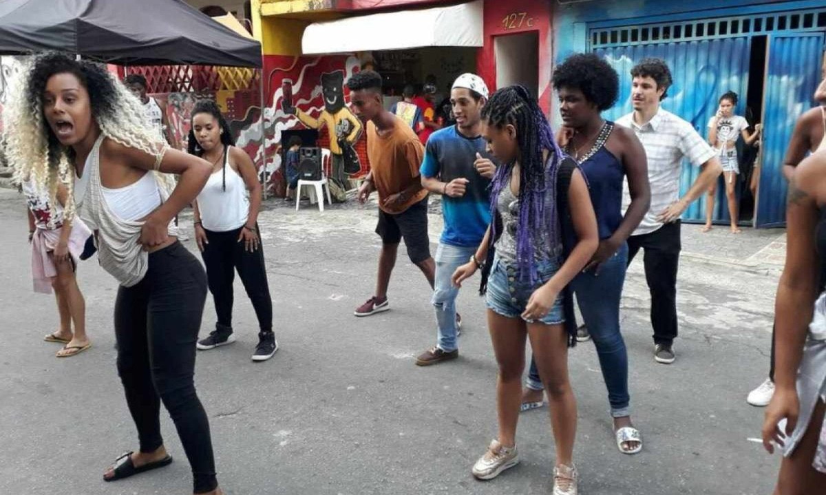 Aula de dança em encontro de jovens das zona sul e leste de São Paulo - (crédito: João Henrique Cordeiro/Juventude com direitos) Aula de dança em encontro de jovens das zona sul e leste de São Paulo - (crédito: João Henrique Cordeiro/Juventude com direitos)