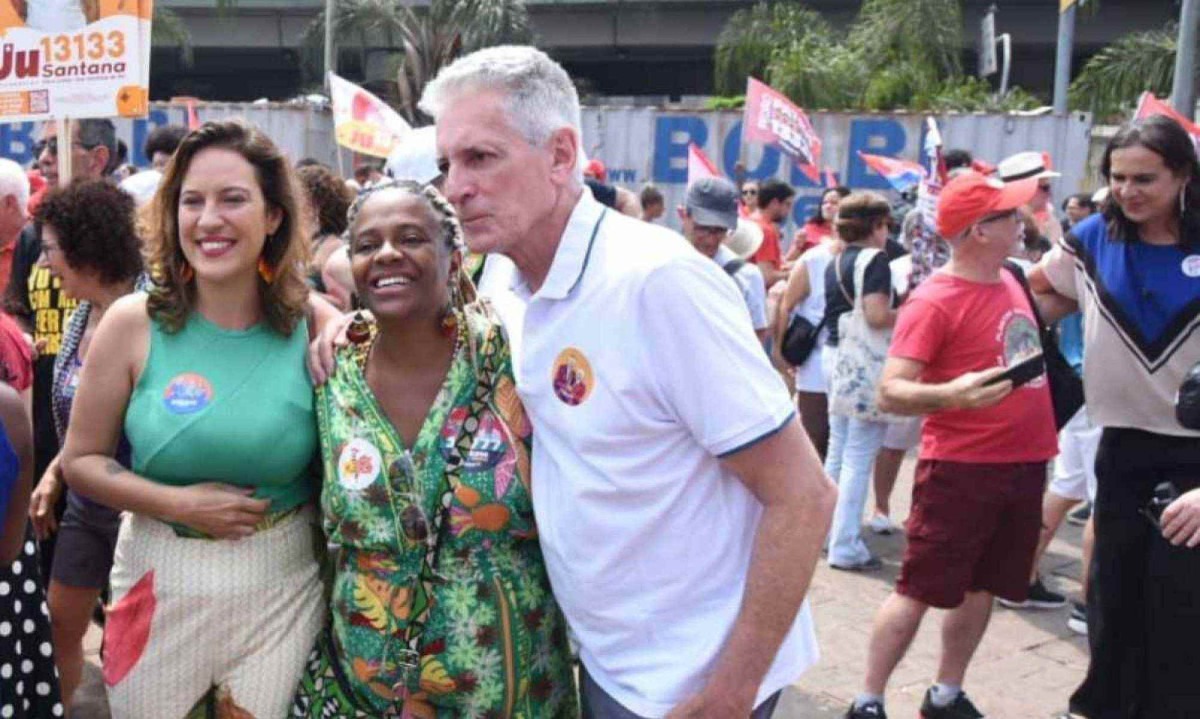 O candidato à PBH Rogério Correia (PT), sua vice Bella Gonçalves (Psol) e a candidata Duda Salabert (PDT) marcaram presença no Grito dos Excluídos deste 7 de Setembro -  (crédito: Gladyston Rodrigues/EM/D.A Press)