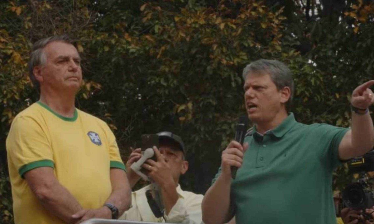 Tarcísio de Freitas foi ministro da infraestrutura de Bolsonaro e é cotado para herdar a vaga bolsonarista nas eleições de 2026 -  (crédito: Reprodução/YouTube)
