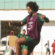 Marcelo foi homenageado pelo Fluminense na última quinta-feira -  (crédito: Foto: Lucas Merçon/FFC)