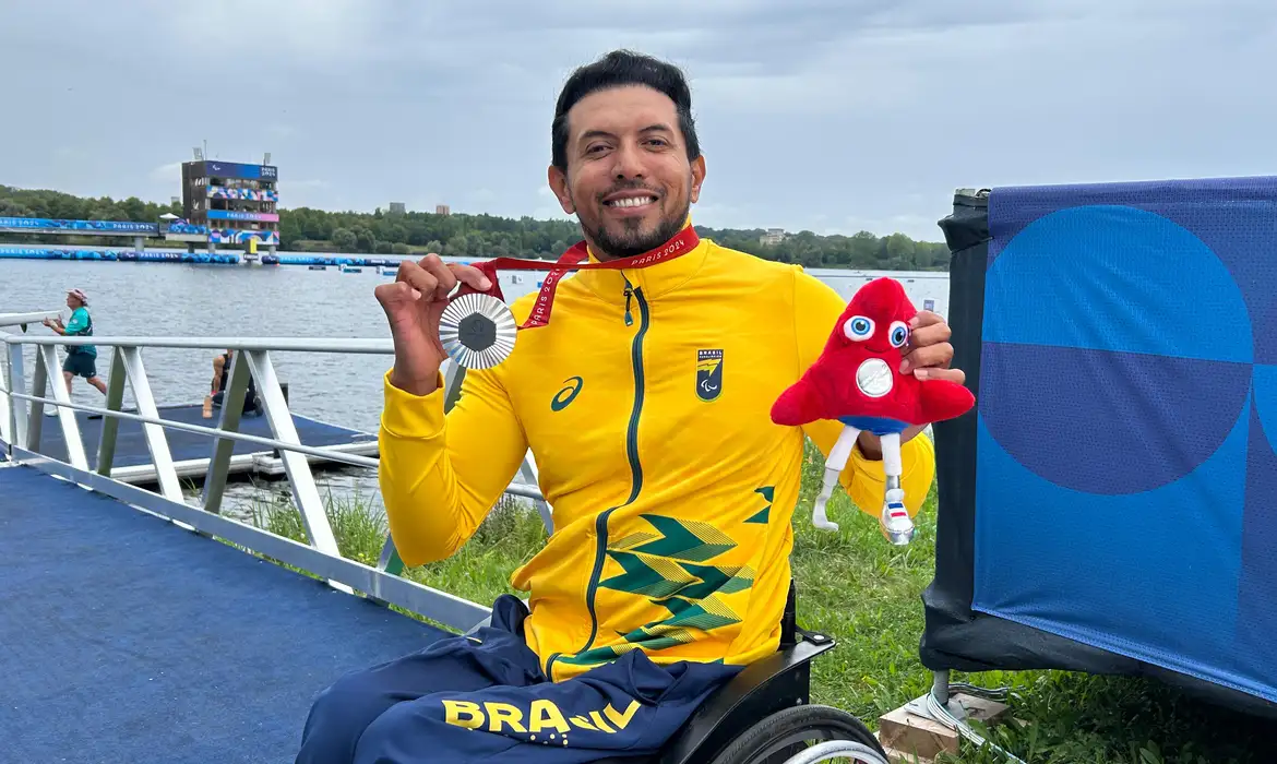 Paralimpíada 2024: Luís Carlos Cardoso é prata na canoagem -  (crédito: EBC)