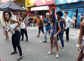 Aula de dança em encontro de jovens das zona sul e leste de São Paulo  -  (crédito: João Henrique Cordeiro/Juventude com direitos)