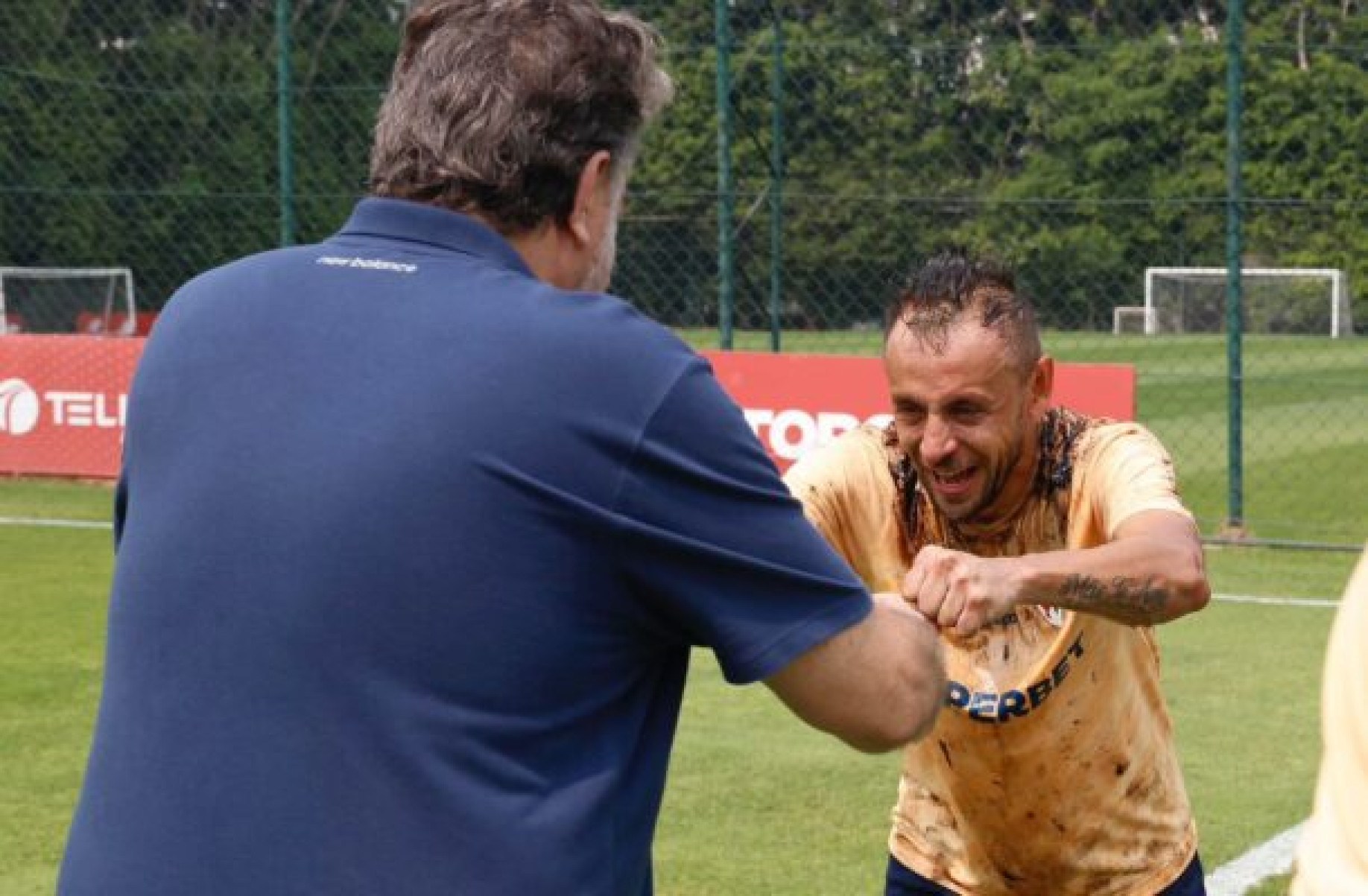 Com direito à ‘ovada’ em Rafinha, São Paulo treina de olho em jogo decisivo