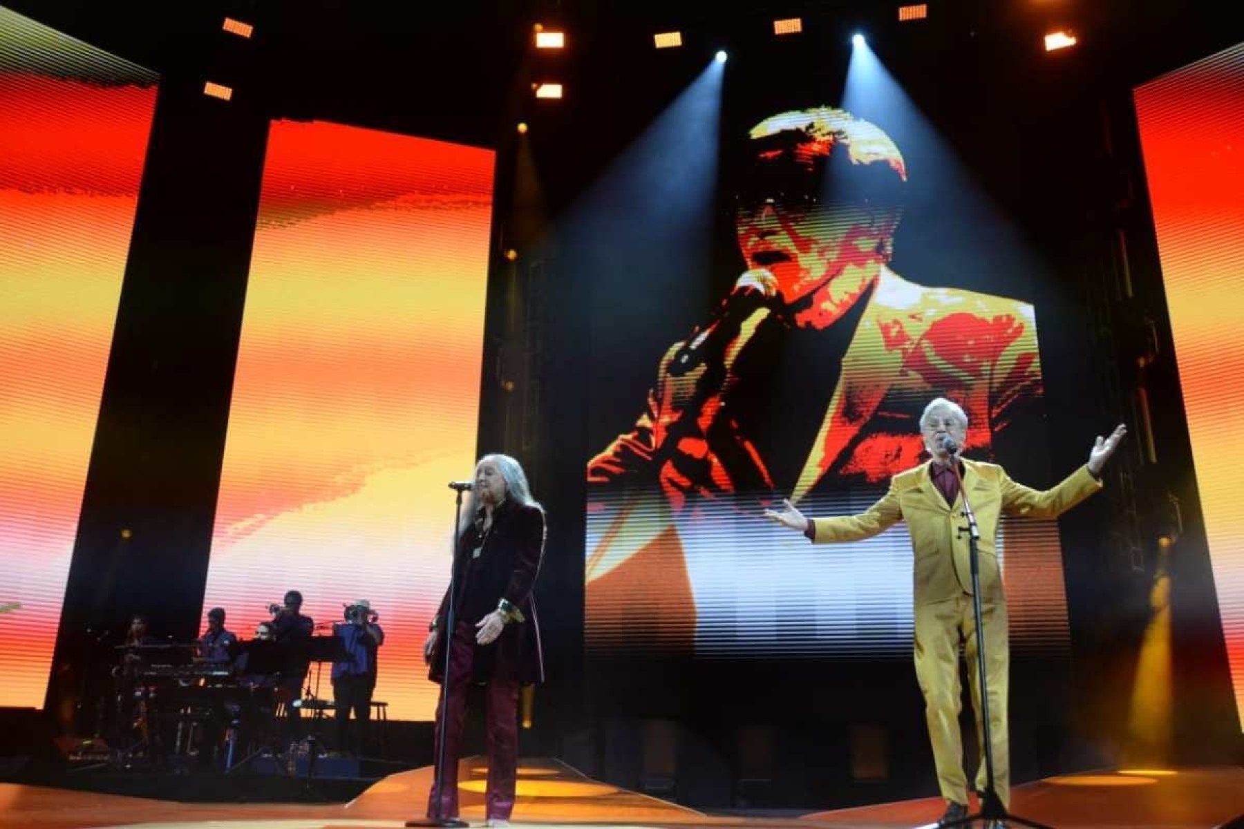 Caetano e Bethânia levantam o Mineirão com show da turnê conjunta em BH