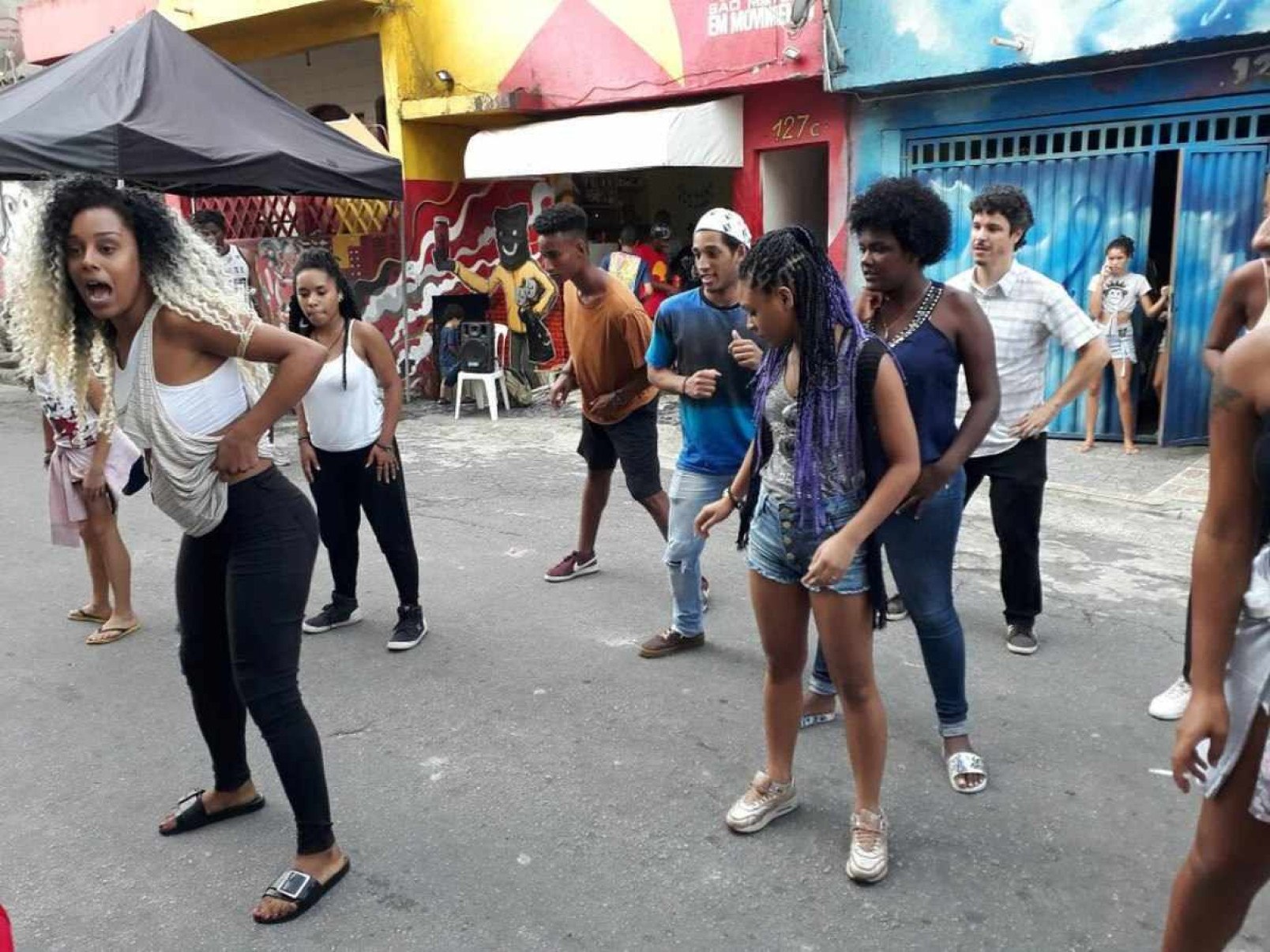 Aula de dança em encontro de jovens das zona sul e leste de São Paulo  -  (crédito: João Henrique Cordeiro/Juventude com direitos)