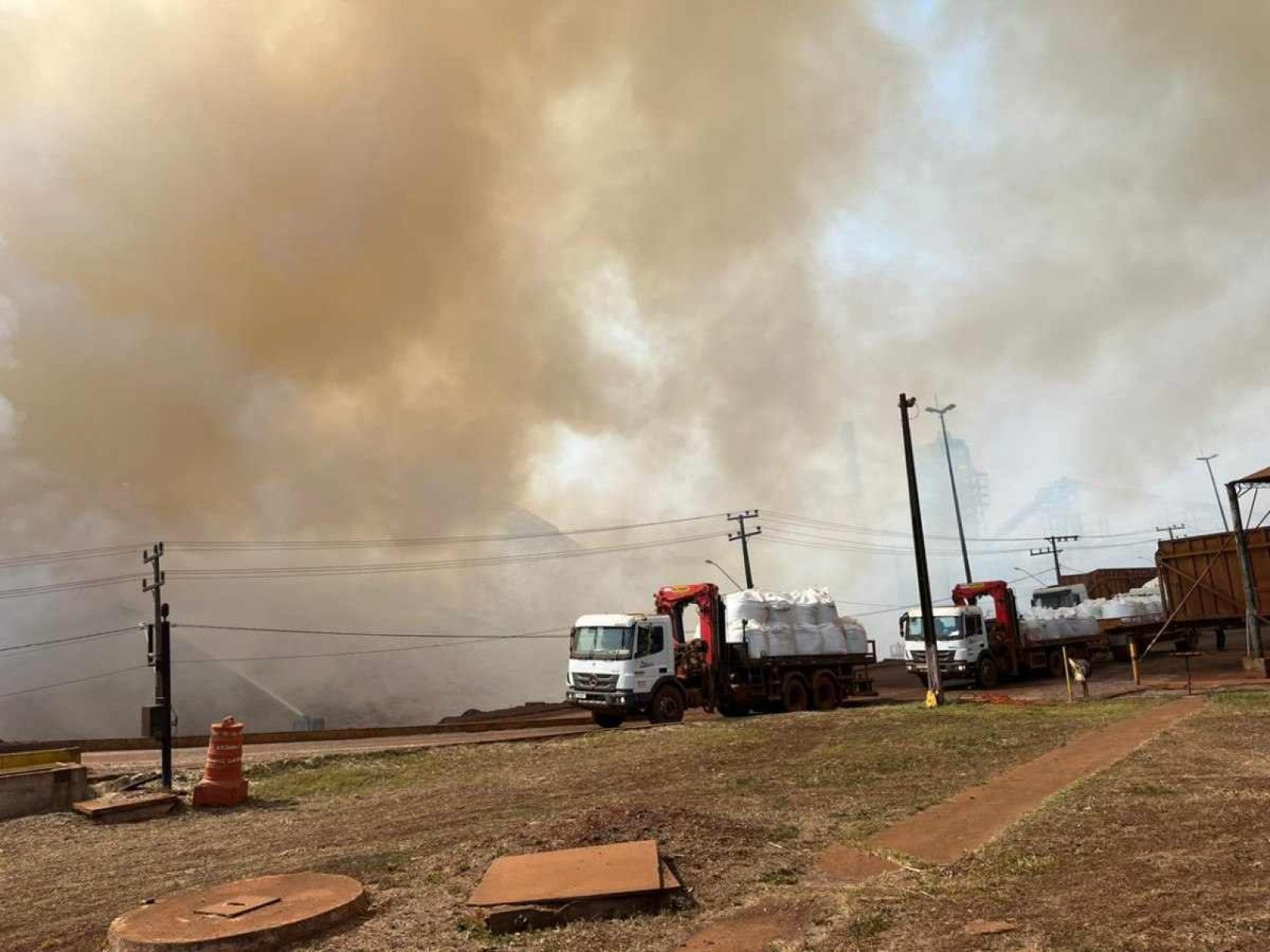 Incêndio de grandes proporções atinge usina de açúcar