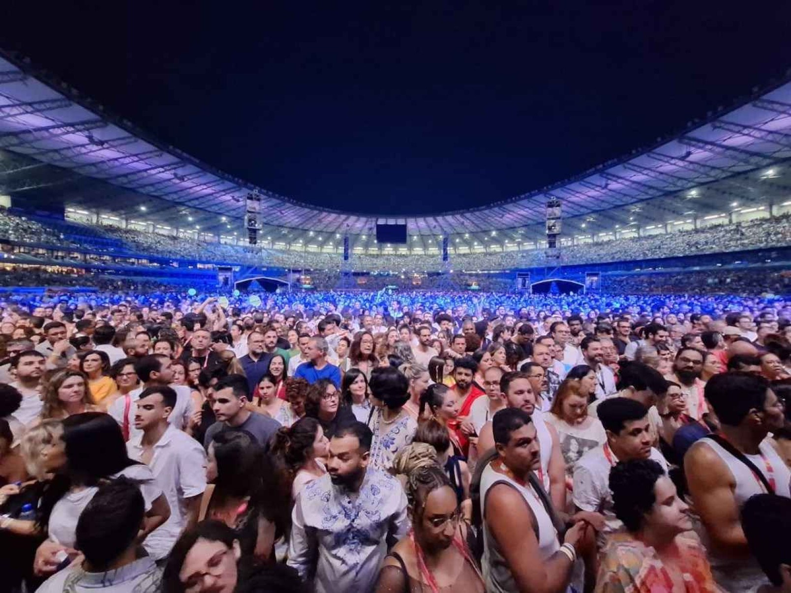 Show de Caetano e Bethânia no Mineirão reúne diferentes gerações de fãs