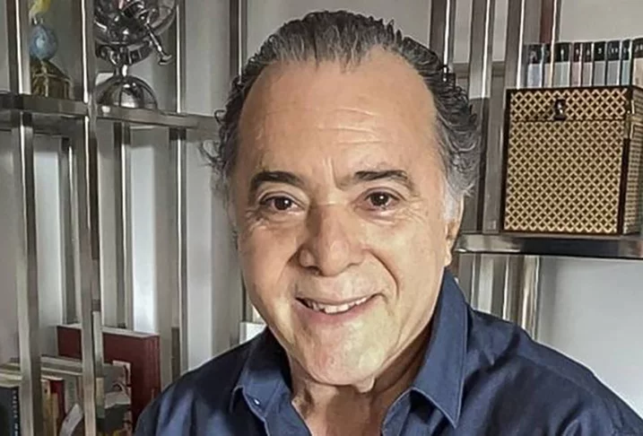 Tony Ramos - O ator paranaense, nascido em 25/8/1948, se chama Antônio de Carvalho Barbosa. Ele aproveitou o apelido que já tinha, Tony, e juntou com Ramos, sobrenome de um parente, formando um nome artístico sonoro. 