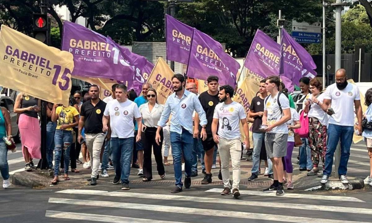 Gabriel (MDB) esteve na Feira Hippie em BH -  (crédito: DIVULGAÇÃO)