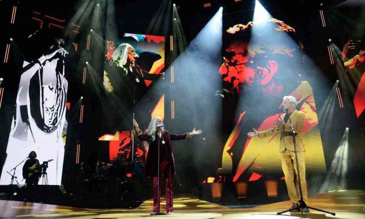 Maria Bethânia e Caetano Veloso dividiram o palco e também tiveram momentos solo no show em BH -  (crédito: TÚLIO SANTOS/EM/D.APRESS)