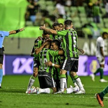 América é eficiente, goleia Guarani e encerra jejum na Série B &#060; No Ataque