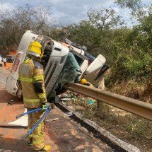 Motorista morre em acidente com caminhão na BR-251 - CBMMG