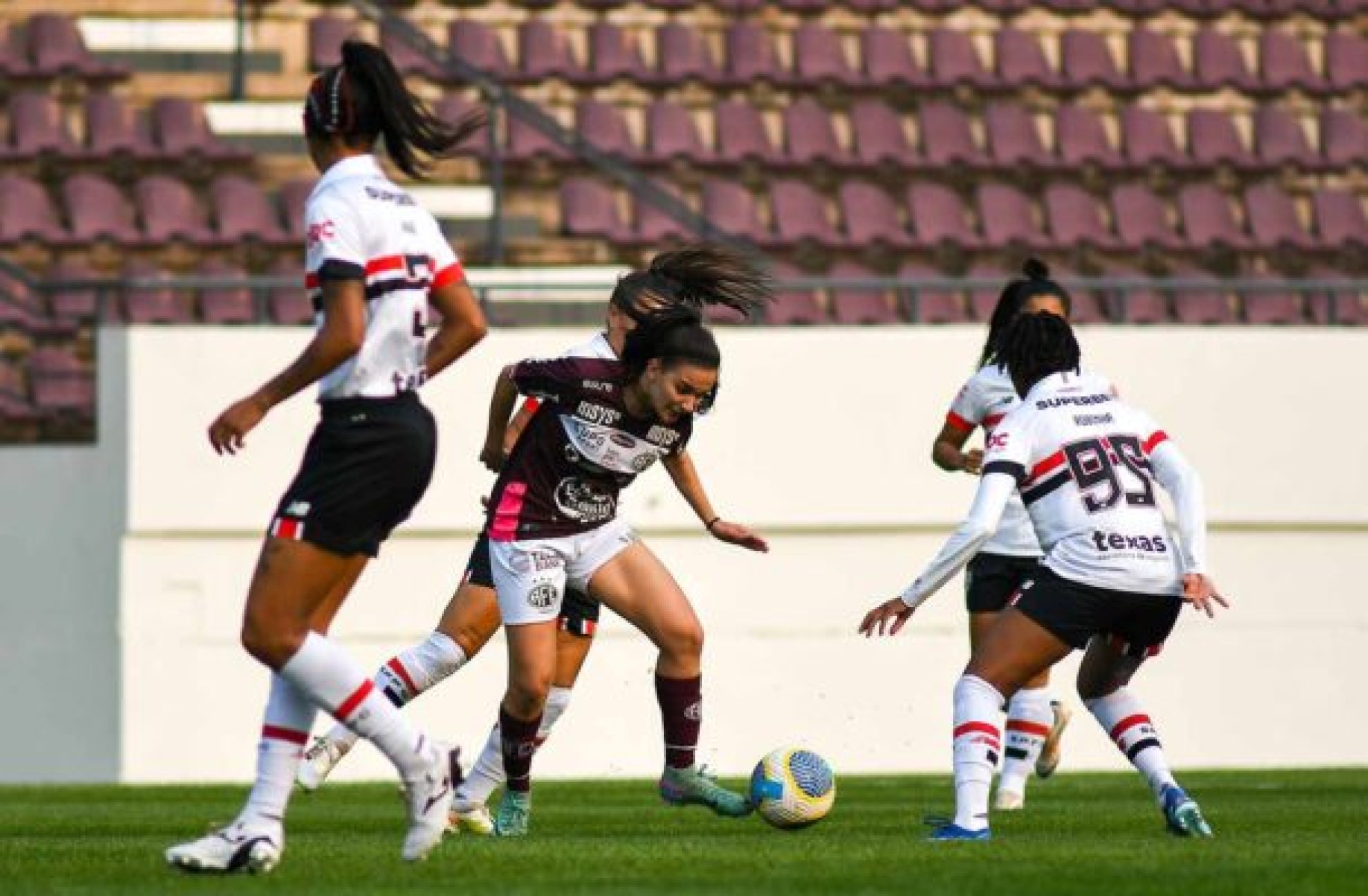 Carlinha pega três pênaltis, e São Paulo está na final do Brasileirão Feminino