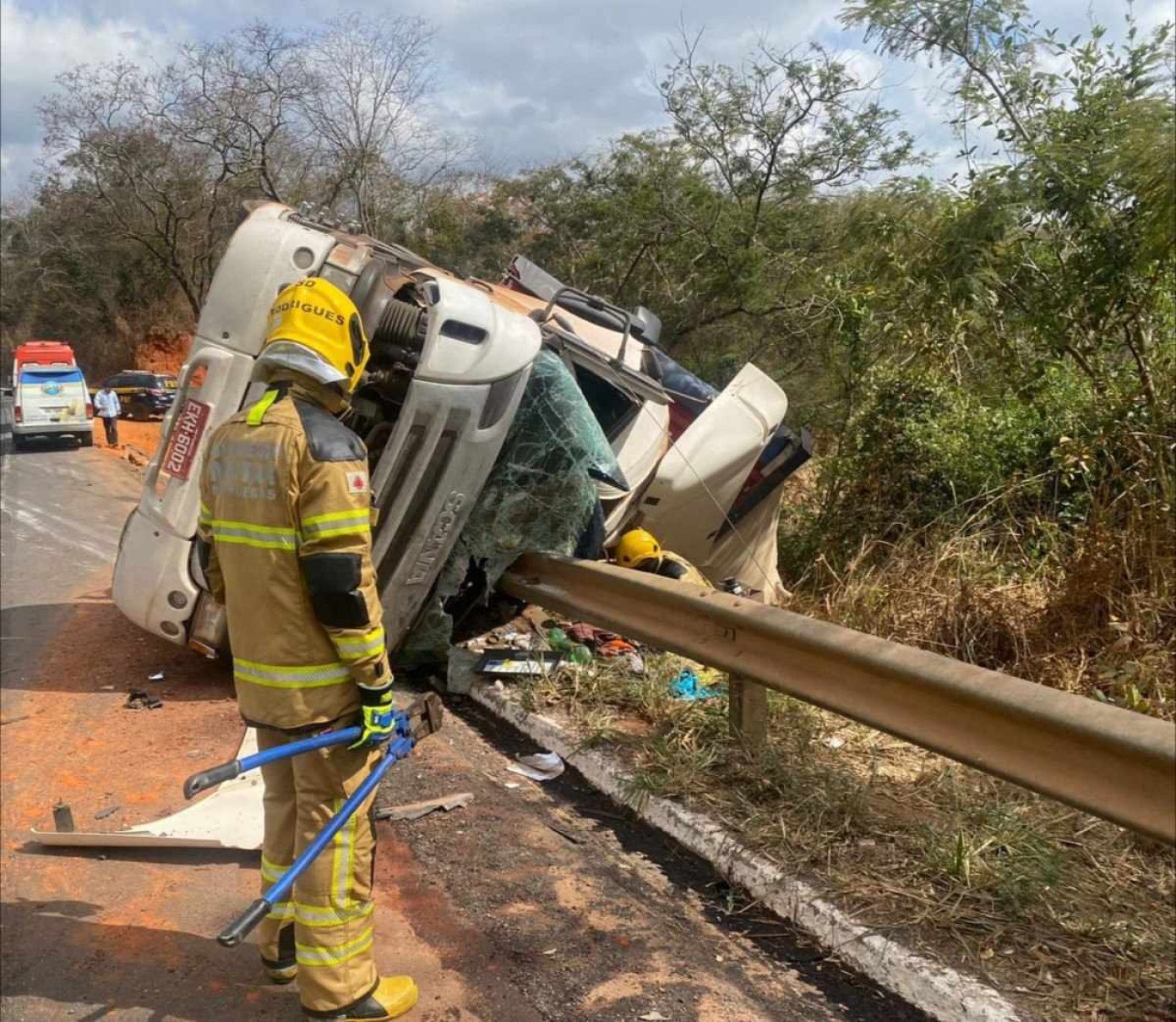 Motorista morre em acidente com caminhão na BR-251