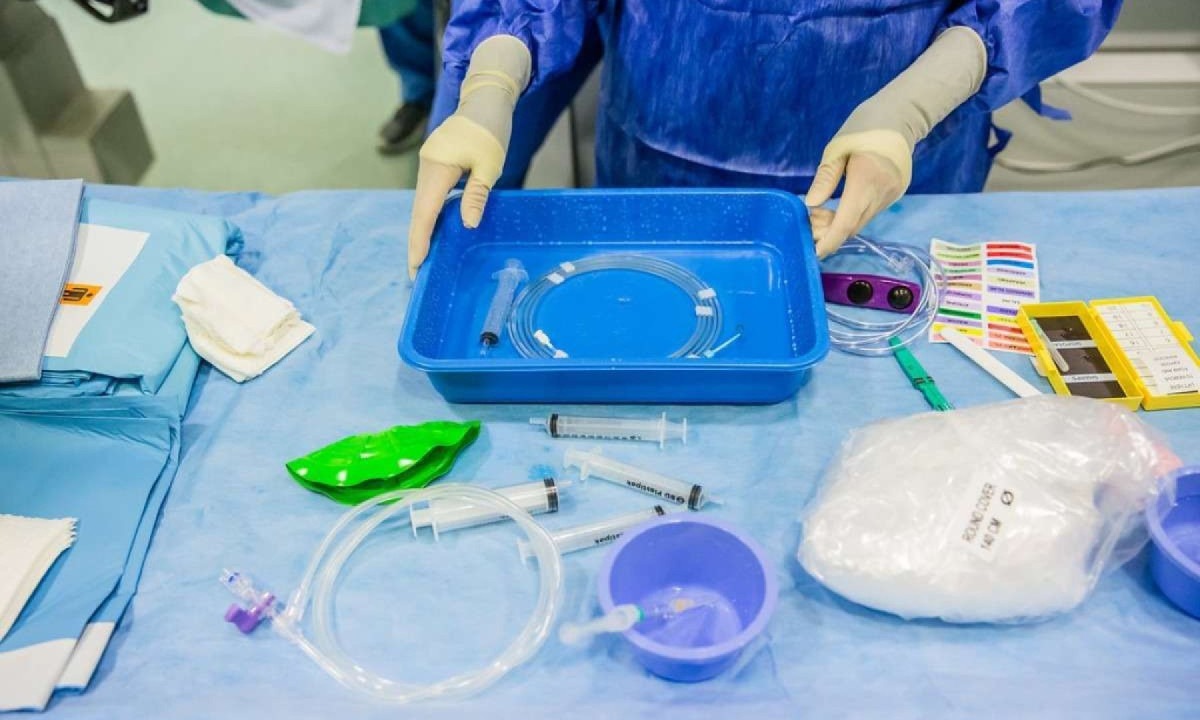 Material cirúrgico para realização do cateterismo -  (crédito:  ariadna creus)