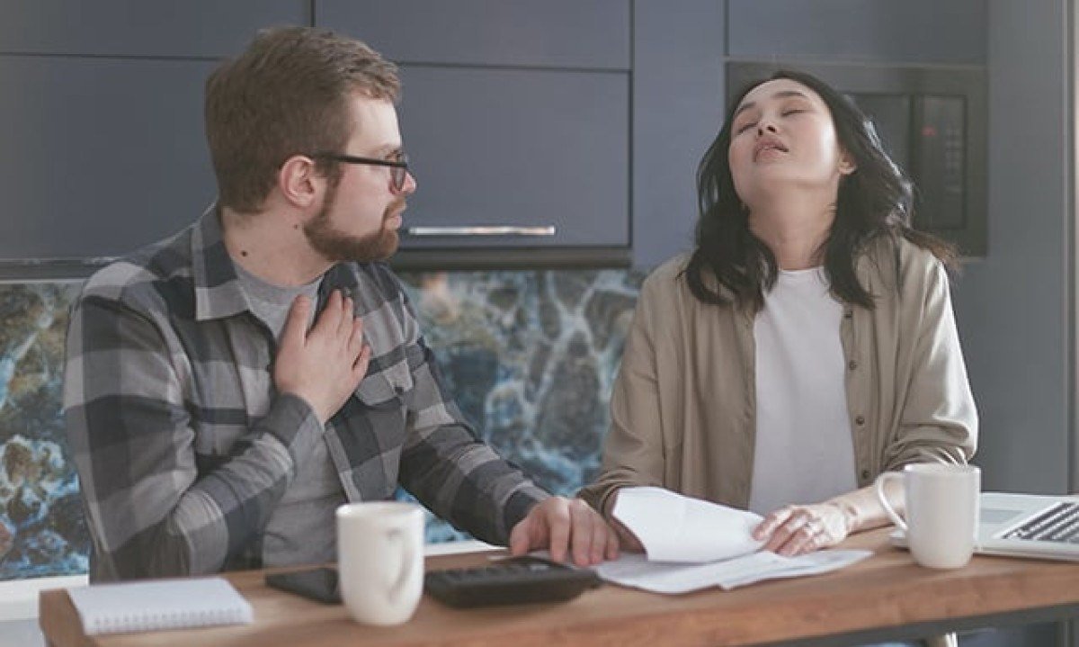 Outro sinal do relacionamento abusivo esta na agressão verbal, com uso de palavras que afetam a autoestima, como "gorda", "feia", "velha". Isso também pode gerar ansiedade e depressão.  -  (crédito: pexels)