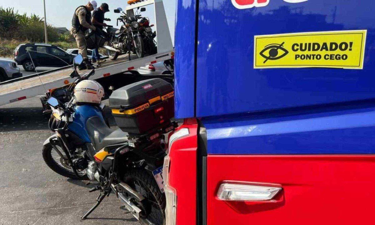Opera&ccedil;&atilde;o Duas Rodas &eacute; realizada na manh&atilde; desta segunda-feira (9/9) no Anel Rodovi&aacute;rio de BH, na altura do Viaduto S&atilde;o Francisco -  (crédito: Edésio Ferreira/EM/DA Press)