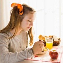 Adolescentes que tomam café da manhã regularmente são mais felizes - Freepik