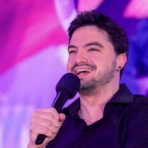 Flip anuncia Felipe Neto como uma de suas atrações em outubro