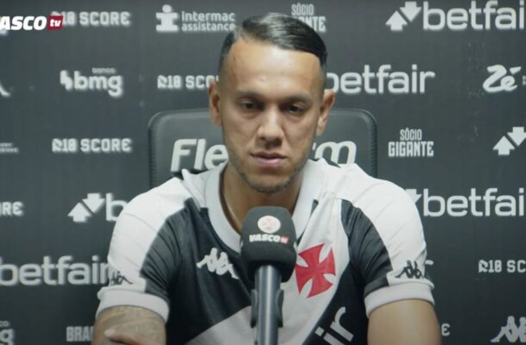 Souza, do Vasco, é assaltado com fuzil no Rio de Janeiro