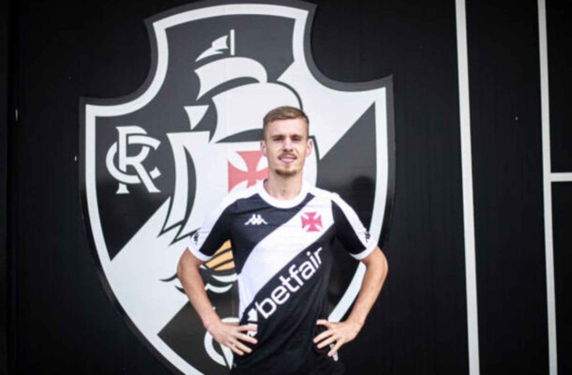Vasco anuncia contratação de Maxime Dominguez
