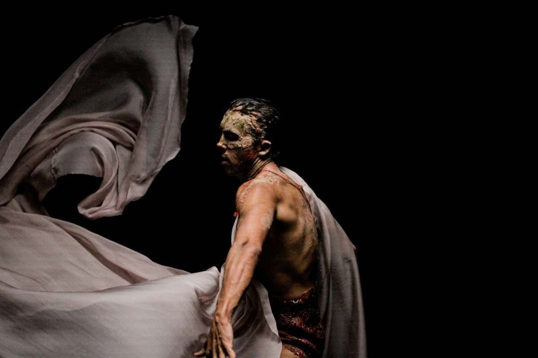 Premiado em Portugal, Gustavo Silvestre apresenta 'Metamorfose' em BH