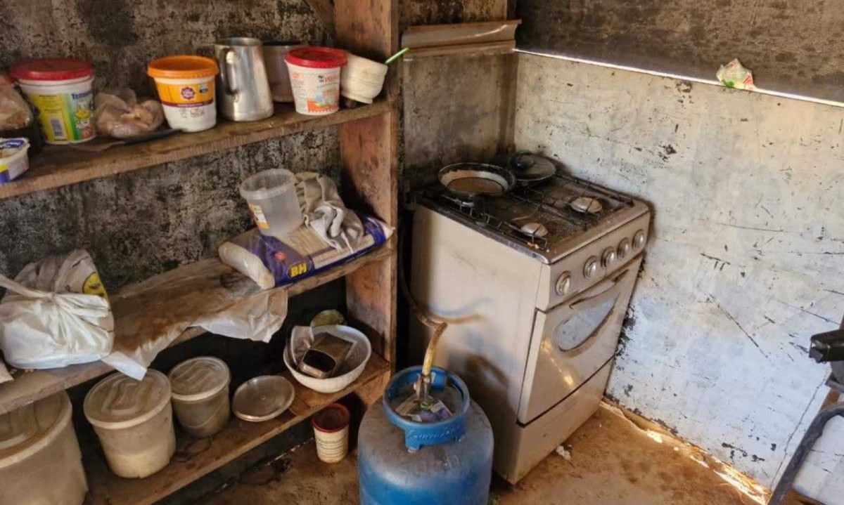 As vítimas trabalhavam por 14h, com condições precárias de alojamento, alimentação insuficiente e falta de água potável  -  (crédito: Reprodução Acervo MPT-MG)