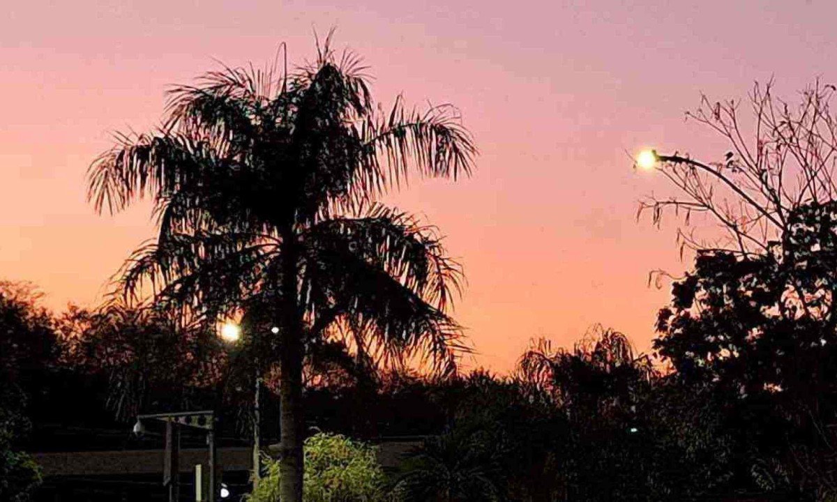 Belo Horizonte entra hoje no seu 145º dia sem chuva, com previsão de temperatura máxima de 31°C: névoa seca mantém a presença

 -  (crédito: Marcos Vieira/EM/D.A Press)