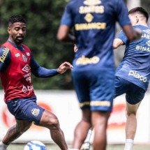 Luan Peres em sua primeira atividade desde o seu retorno ao Santos -  (crédito: Fotos: Raul Baretta/ Santos FC)