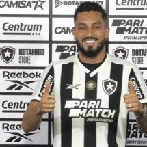 Alex Telles vai usar a camisa 13 -  (crédito: Foto: Reprodução / Botafogo Tv)