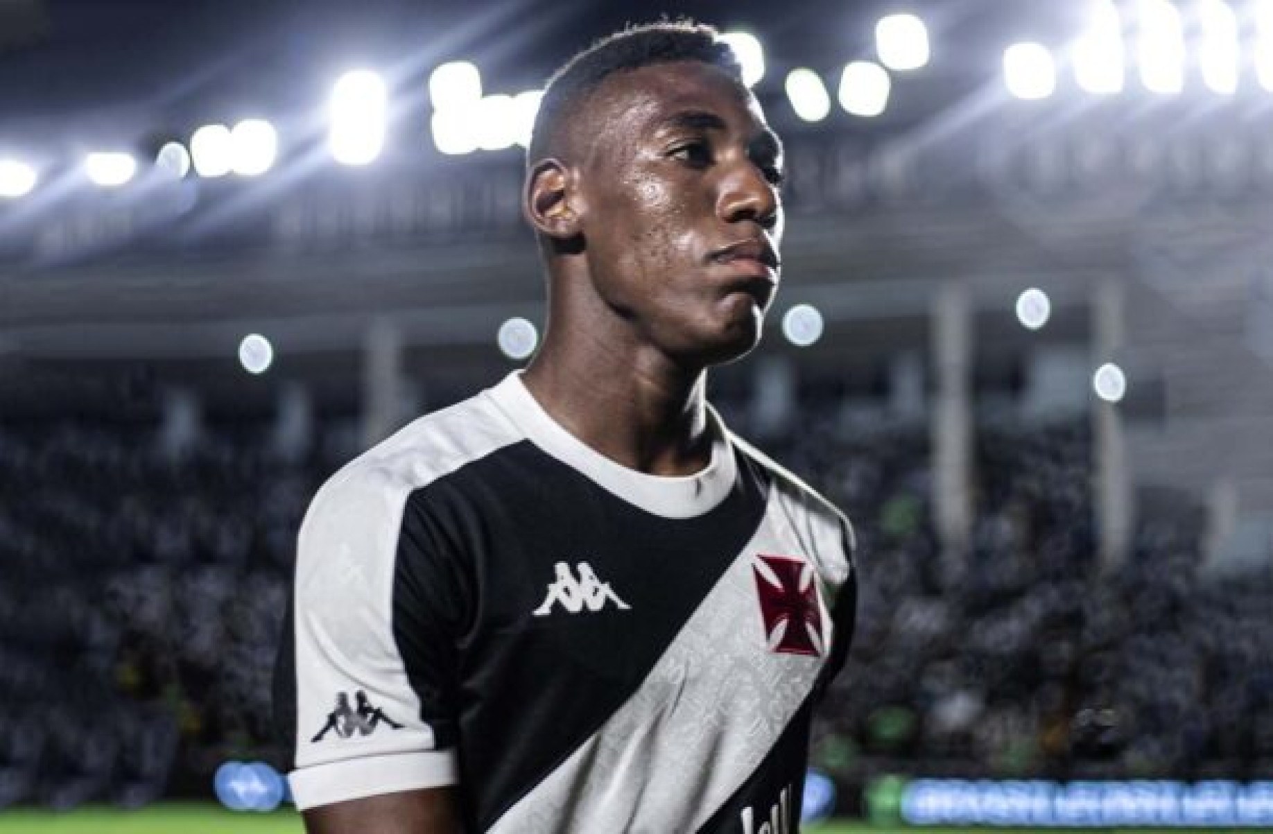 Léo volta ao time do Vasco após última falha e polêmica