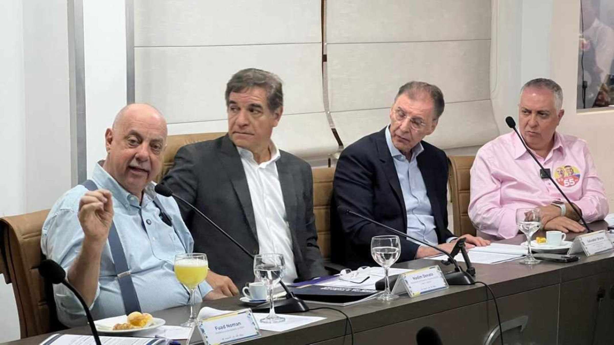 Fuad Noman (PSD) em reunião com o Fecomério MG -  (crédito: Edésio Ferreira/EM/D.A Press)