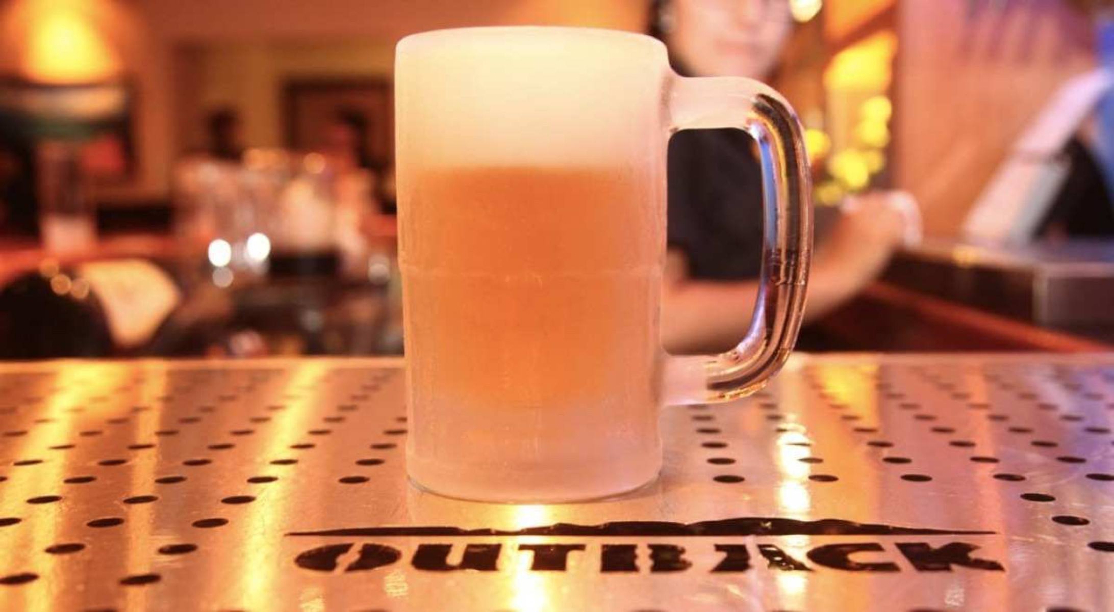 Dia do Cliente: Outback e Porks oferecem chopp com desconto em BH