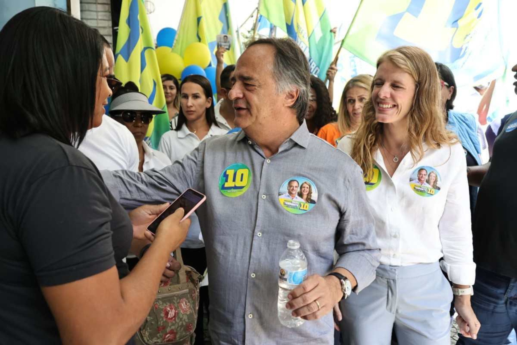 Mauro Tramonte (Republicanos) esteve na Praça Sete para caminhar com apoiadores -  (crédito: Rodrigo Lima/Campanha Tramonte/Divulgação)