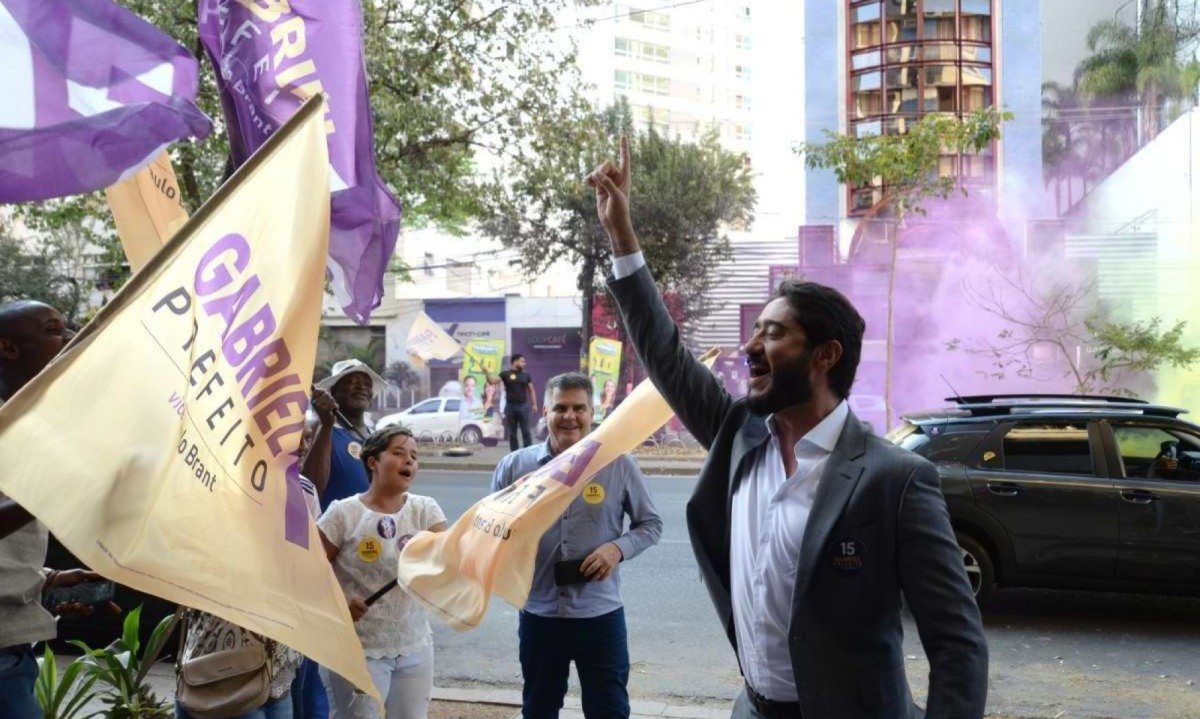 Presidente da Câmara e candidato à Prefeitura de Belo Horizonte, Gabriel Azevedo participa do debate realizado pela TV Alterosa, Portal Uai e Estado de Minas -  (crédito: Túlio Santos/EM/D.A Press)
