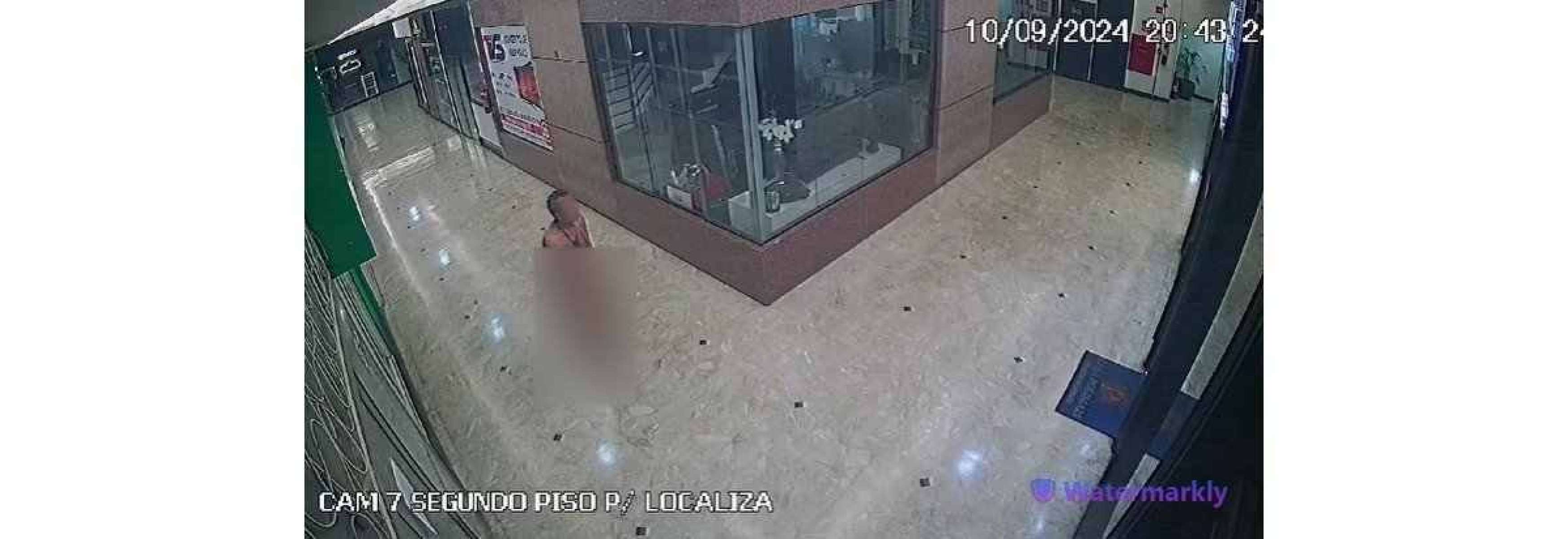 Homem anda pelado por centro de compras na Região Oeste de Belo Horizonte -  (crédito: Redes Sociais / Reprodução)