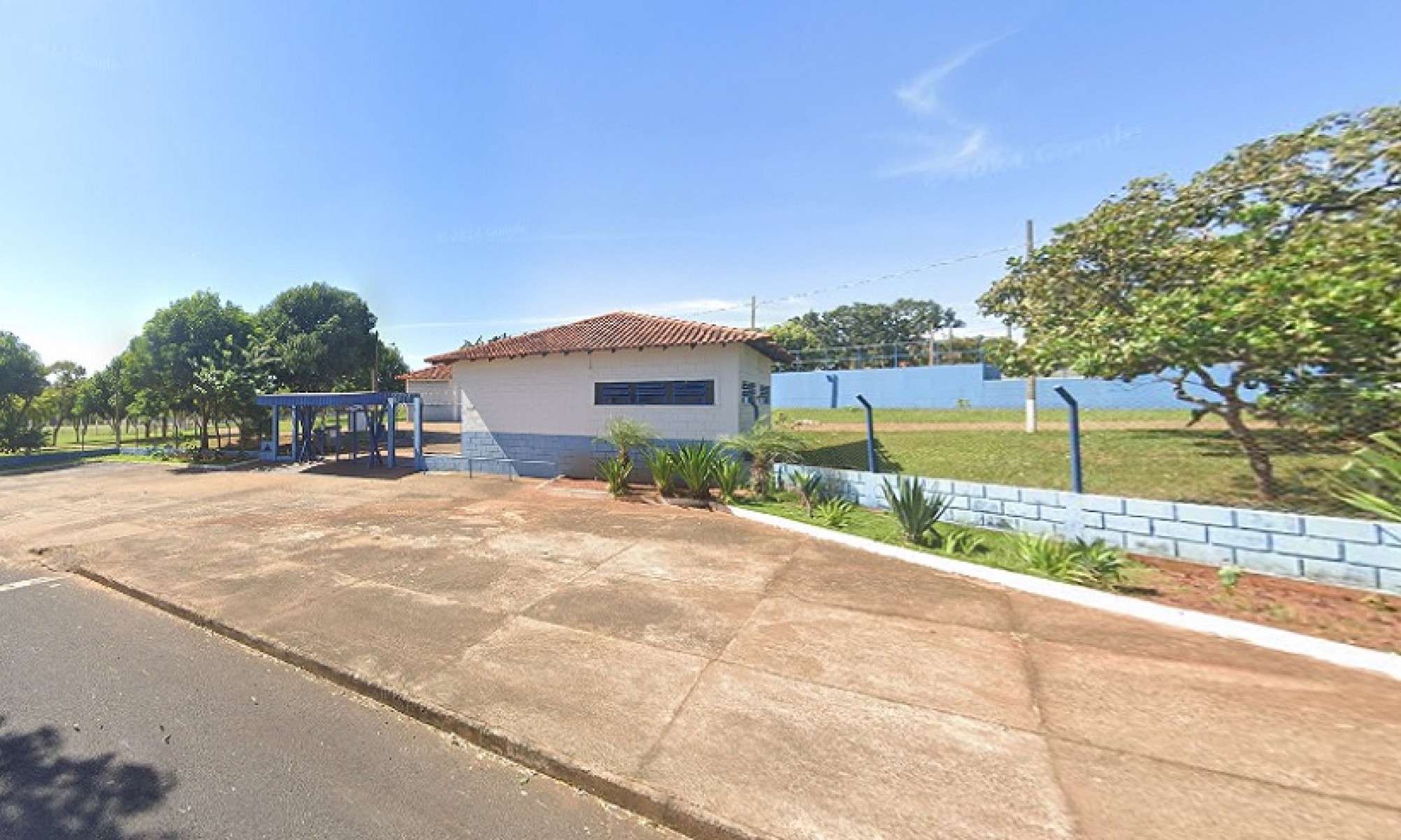 Funcionário da Prefeitura encontrou o animal morto no poliesportivo -  (crédito: Reprodução/Google Street View)