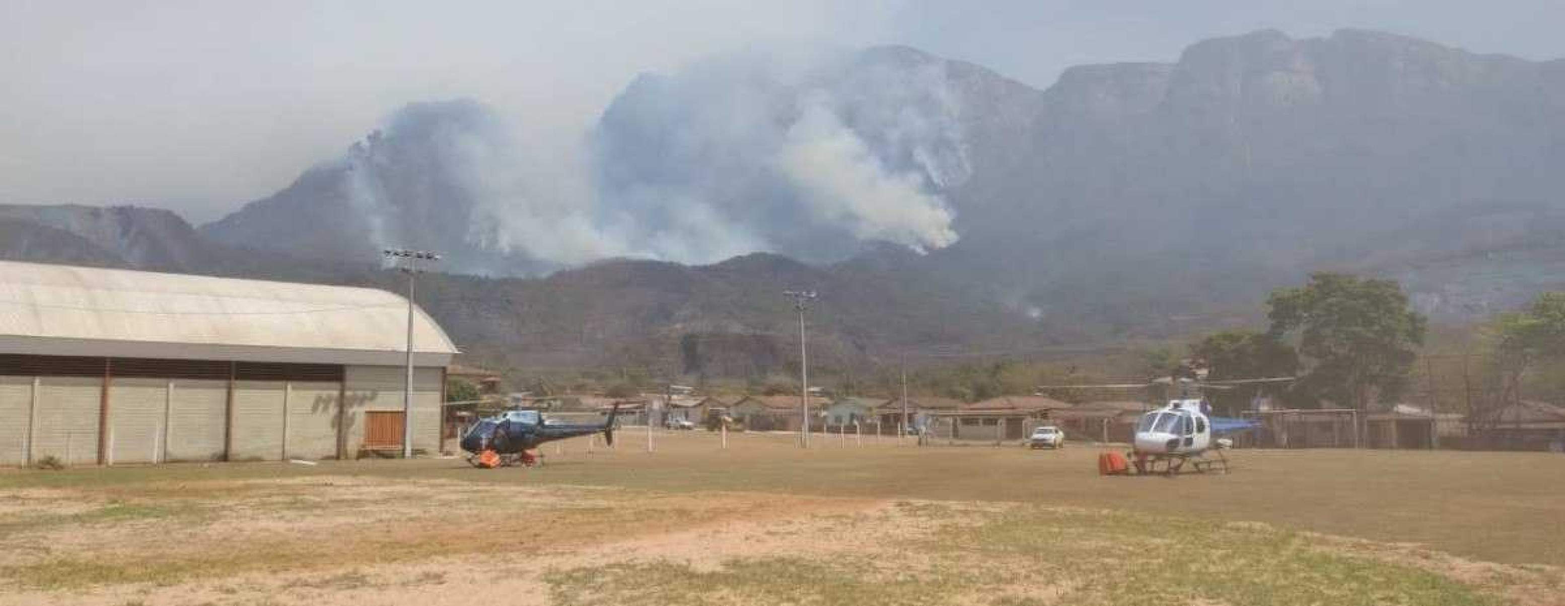 Arredores da Serra do Caraça sofrem com incêndio de grandes proporções