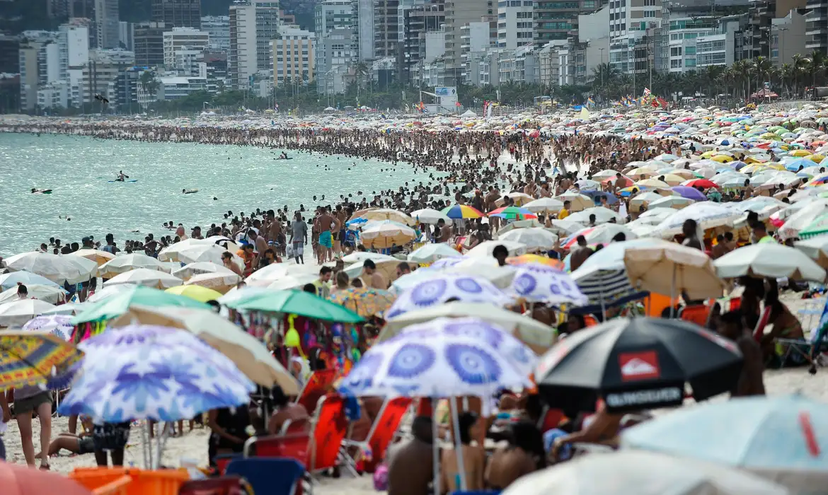  Rio tem calor de 41 graus e pouca umidade relativa do ar -  (crédito: EBC)