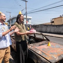 Duda Salabert celebra 'aniversário' de carro abandonado em BH - Cadu Passos/Divulgação