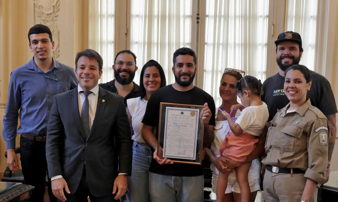  Mototaxista que salvou garoto é homenageado no Rio -  (crédito: EBC)