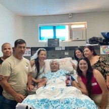 Vídeo: vestida de noiva, neta surpreende e emociona avó internada em CTI  - Divulgação