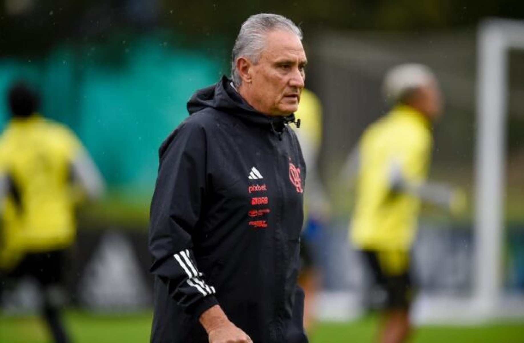 Tite ‘cura dor de cabeça’ em escalação do Flamengo e define substituto de Pedro