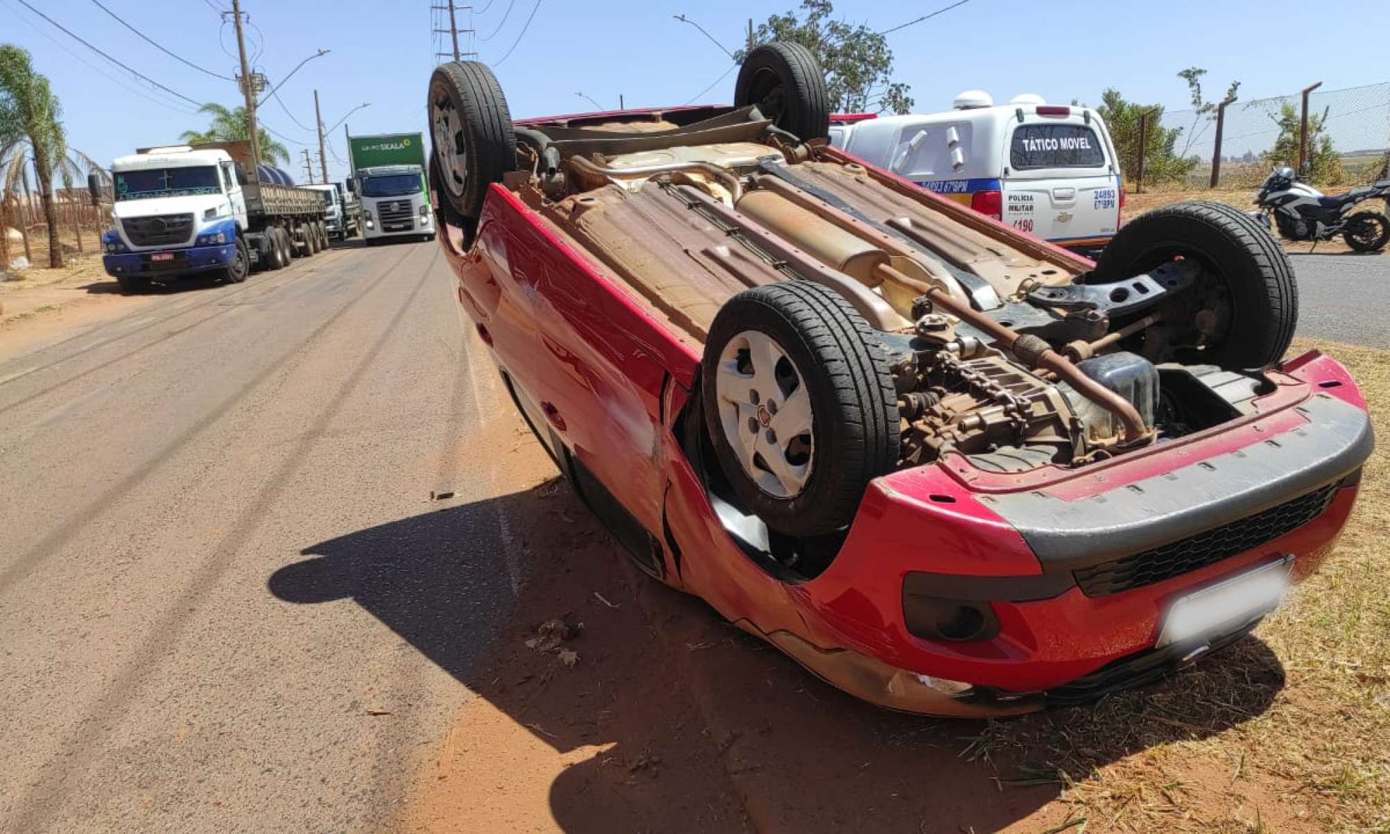 Suspeito morreu nas proximidades do local onde capotou o carro -  (crédito: Rede de Noticias)