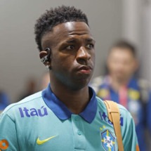 Vini Jr em ação com a camisa da Seleção Brasileira diante do Paraguai, em Assunção  -  (crédito: Foto: Rafael Ribeiro/CBF)