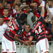 Bruno Henrique e Arrascaeta celebram o gol da vitporia do Flamengo sobre o Bahia -  (crédito: Divulgação/Flamengo)