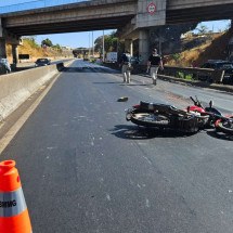 MG: motociclista morre esmagado em ultrapassagem entre dois caminhões - Rede de Noticias